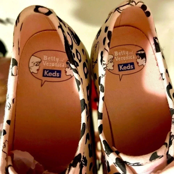 Never Worn KEDS Betty and Veronica Pink Canvas Sneakers - Picture 5 of 5